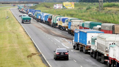 Acopiadores exigen acciones ante el paro de transportistas