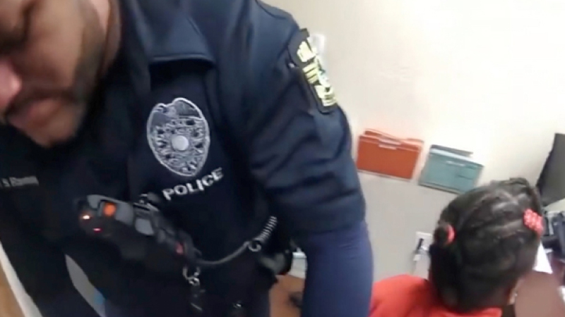 Indignación en EEUU por maltrato de policías a una niña afroamericana