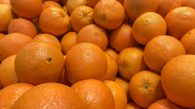 Se comieron 30 kilos de naranjas para no pagar exceso de equipaje