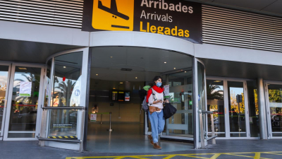 Preparan un DNU con más restricciones para los vuelos al exterior: no habrá repatriaciones