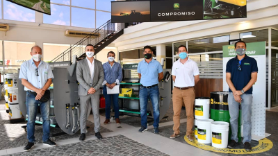 UNCAUS firmó un convenio con una empresa representante de John Deere