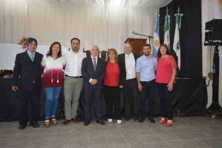 Los 7 concejales junto al intendente Polini.jpeg