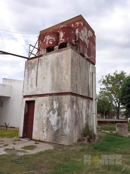 Tanque del agua de la escuela 197.jpg