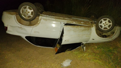 Rápidos y furiosos: intentaron esquivar un control y arrojaron la droga en el camino