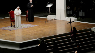 Reducido Vía Crucis con los niños como protagonistas en el Vaticano