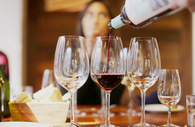 Subastarán vino y lapiceras de lujo de manera virtual