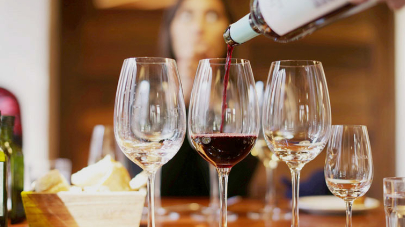 Subastarán vino y lapiceras de lujo de manera virtual