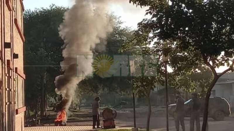 Tensión en Nueva Pompeya: manifestantes de la etnia wichí tomaron el edificio del juzgado multifueros