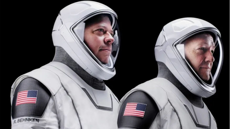 Un diseñador de Hollywood viste a los astronautas de SpaceX