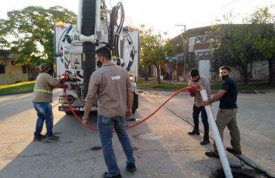 Cloacas que desbordan: vecinos acuden a Defensa al Consumidor