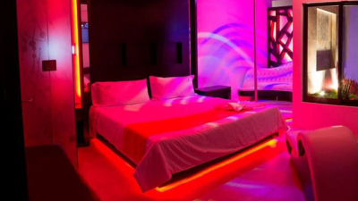 Murió en un hotel alojamiento y su acompañante intentó huir