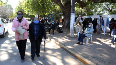 La avidez por la segunda dosis generó contratiempos en una posta