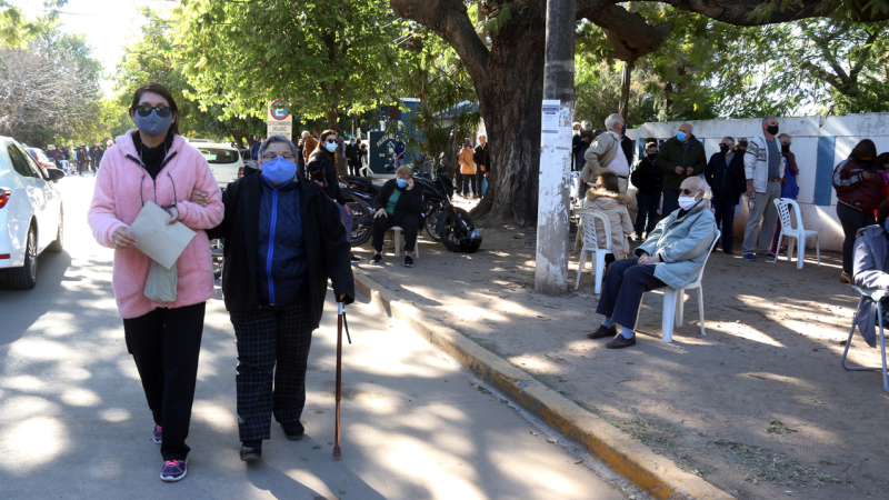 La avidez por la segunda dosis generó contratiempos en una posta