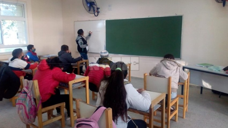 Semana corta con menor presencialidad en las escuelas