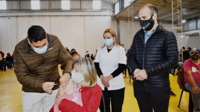 Vacunación: el gobierno asegura que la prioridad son los chaqueños