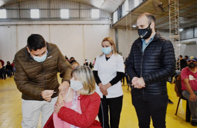 Vacunación: el gobierno asegura que la prioridad son los chaqueños