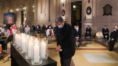 Capitanich junto al presidente en homenaje a fallecidos en pandemia
