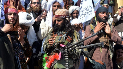 Los talibanes asestan un nuevo golpe en Afganistán con la toma de dos ciudades estratégicas 