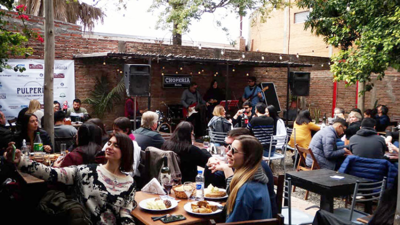 Almuerzos con folclore, la nueva normalidad del sector gastronómico