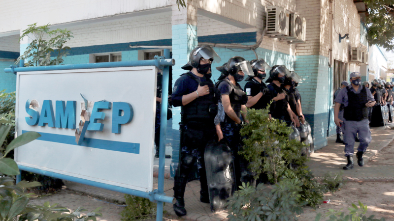 Reclamos y destrozos en las oficinas de la sede central de Sameep