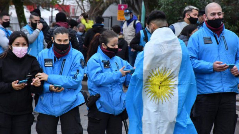 El primer hincha en ingresar al Monumental en la vuelta del público a la cancha