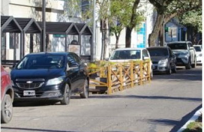 Locales gastronómicos usan la calzada para sus clientes 