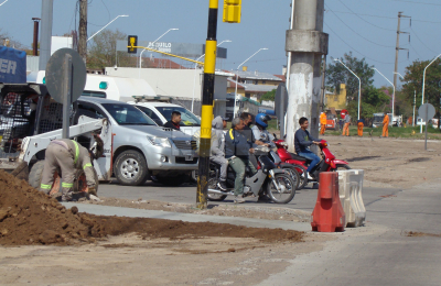 Crecen las quejas por dificultades para transitar por la rotonda de Alvear y ruta 11
