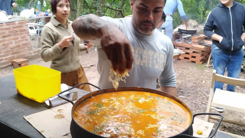 Sea feliz, cocine y comparta un guiso