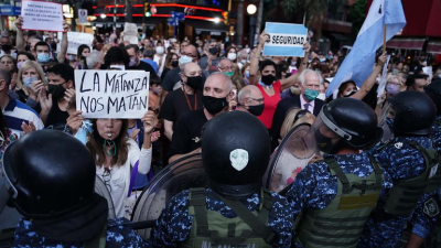 Ramos Mejía: corridas y gases lacrimógenos en la protesta por el crimen del kiosquero