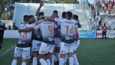 For Ever sacó a Cipolletti en los penales y se metió en las semifinales