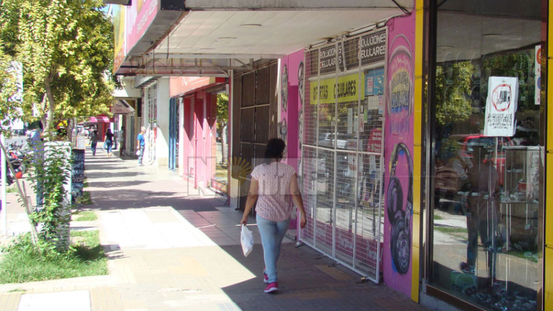 Feriado con reducida actividad comercial en la capital chaqueña