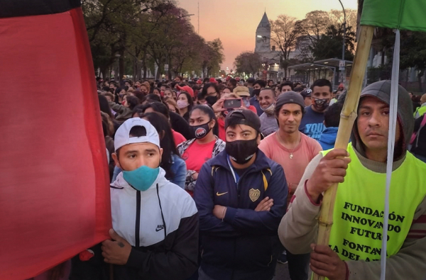 Marcha contra la Ley anti piquetes. Los movimientos sociales se hicieron presentes ayer por la tarde copando el centro . MARCELO CACERES