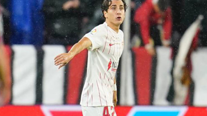 El nieto de Scotta debutó en el Sevilla en el partido ante Barcelona