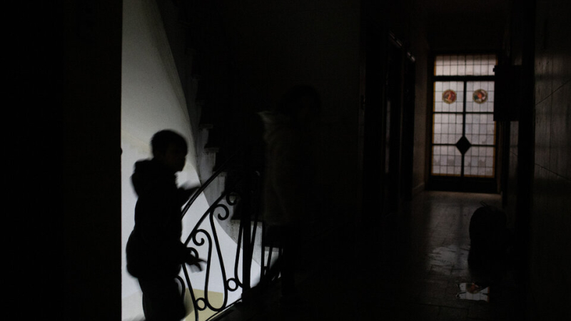 El Gobierno ahora sale a aclarar que no habrá cortes de luz programados durante el verano