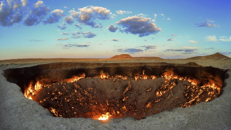 El presidente de Turkmenistán ordenó cerrar la "puerta al infierno"
