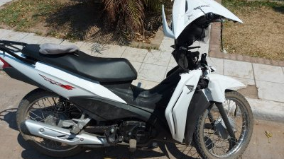 Villa San Martín: una mujer lesionada al ser atacada por dos motochorros