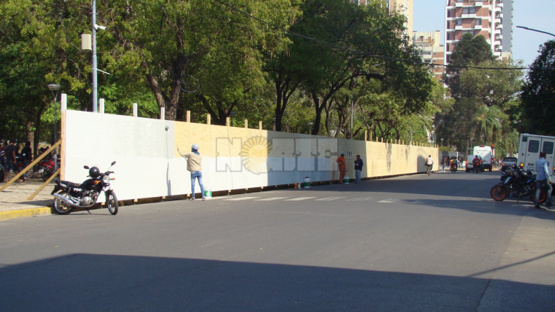Con fuertes cuestionamientos comenzaron las obras en la Plaza 25 de Mayo