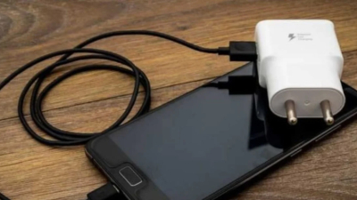 Enchufó el celular en el dormitorio y murió por una descarga eléctrica