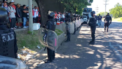 Detuvieron a tres micros de la barra de River con armas y drogas