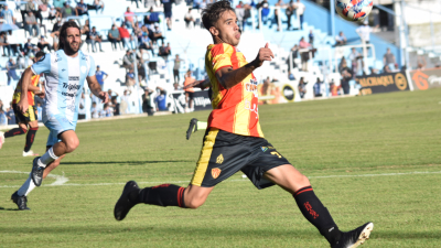 Sarmiento obtuvo un gran triunfo en Salta para seguir en la cima