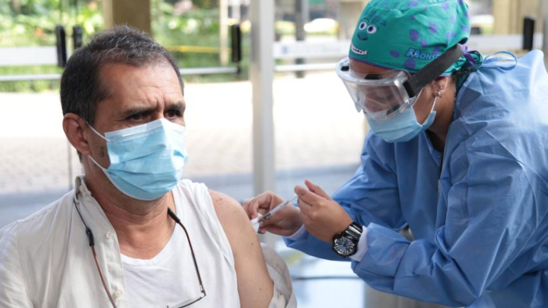 Se aplicará la cuarta dosis para mayores de 50, grupos de riesgo y docentes