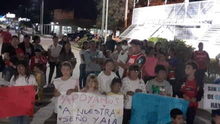 Alumnos, padres y docentes se reunieron en asamblea para reclamar en contra del cierre de grados.jpeg