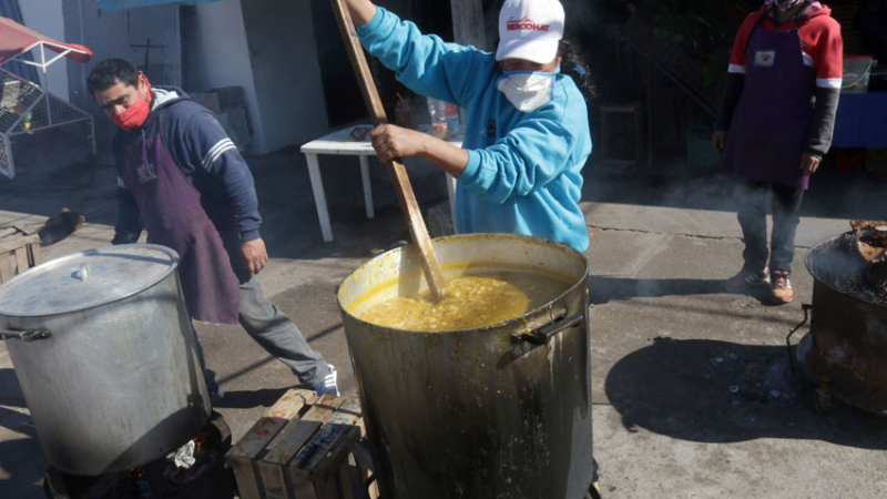El tradicional locro costará en promedio 800 pesos la porción