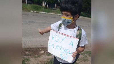 La historia de Santiago, el niño que viajó a dedo para llegar a la escuela