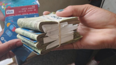 Cayeron dos "tarjeteras" con más de 300 mil pesos en San Martín