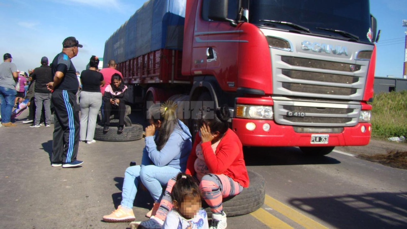 Continúa la protesta en una de las calzadas de Ruta Nacional Nº11