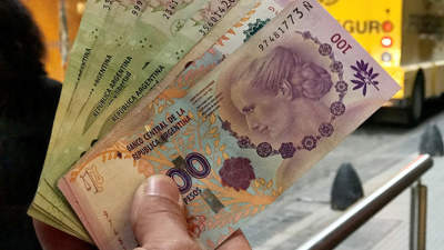 El gobierno adelantó para junio los aumentos del salario mínimo vital y móvil