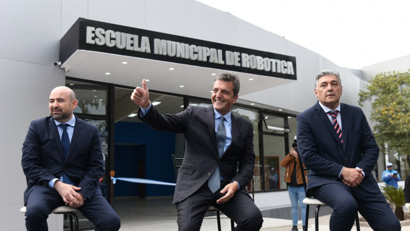 Massa: "Cuando invertimos en educación, invertimos en futuro y en trabajo".