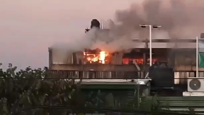 Incendio en la Municipalidad de Barranqueras: se desplomó una antena y parte del techo