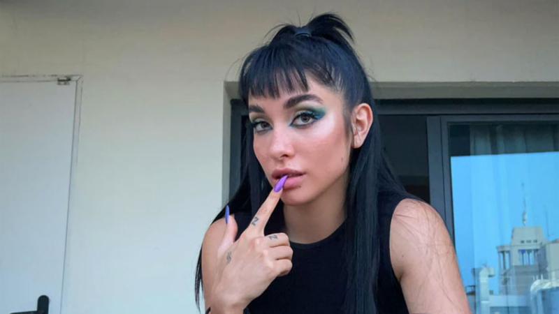 María Becerra besó en la boca a una fan y la foto superó el millón de likes
